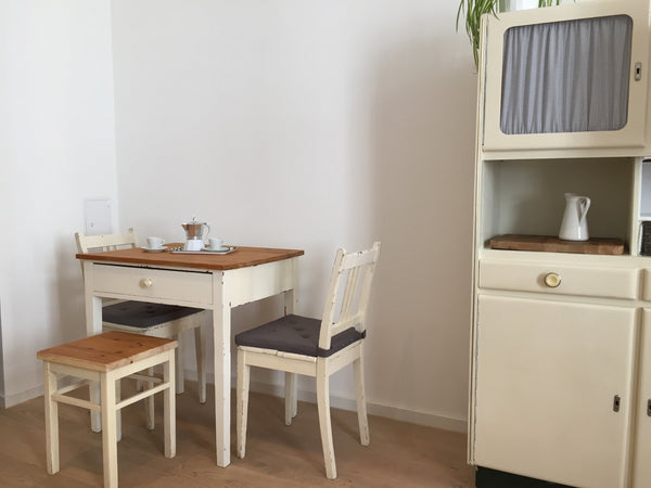 Wer auf der Suche nach einer individuellen und zugleich komfortablen Unterkunft  Vienna, Austria Vintage Chic in Vienna Entire rental unit vacation rental 21116135