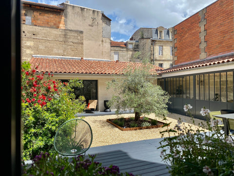 À seulement quelques mètres de la Gare Saint-Jean, cet appartement rénové avec s Bordeaux, France Rare T3 avec patio privé 120m2 4P Gare Saint-Jean Entire rental unit vacation rental 50327506