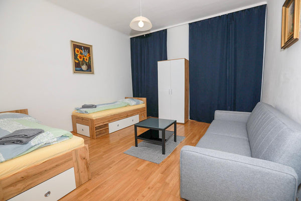 Quiet and cosy apartment with 2 bedrooms.<br />Within a walk of 5 min we have se Vienna, Austria Nice and cosy apartment in a great neighbourhood Entire rental unit vacation rental 41022828