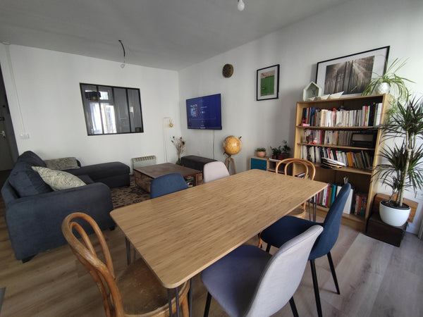 Grand appartement au cœur de Bordeaux, proche des trams, de la gare et de nombre Bordeaux, France Grand T2 en plein cœur de Bordeaux Entire rental unit vacation rental 558339123485340845