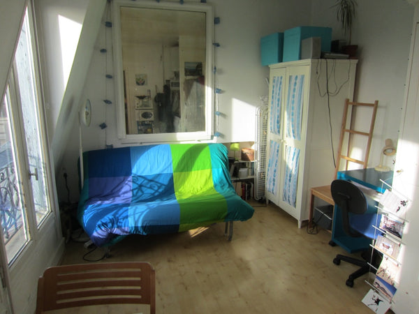 L'appartement offre une superbe vue sur Beaubourg et donne sur une rue incroyabl Paris, France Studio au coeur du Marais Entire rental unit vacation rental 10076940