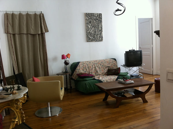 Charmant deux pièces de 48 m2 comprenant une chambre et un  salon avec canapé li Paris, France GRAND 2 PIECES DE CHARME BIEN SITUE Entire rental unit vacation rental 574232