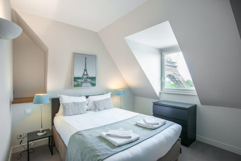 Appartement spacieux de 150 m² sur 2 étages situé en face de la tour Eiffel, équ Paris, France Mega Rich Penthouse Entire rental unit vacation rental 18064066