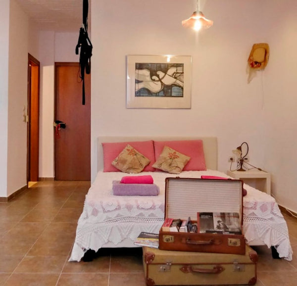 The apartment<br />This lighted, semi-basement and airy apartment is situated in Heraklion, Greece ''Colours and Scents Cottage'' Ιraklion Kalessia Entire rental unit vacation rental 27165751