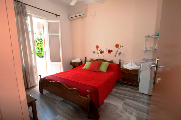 My place is close to the city center,to Livadia beach and restaurants. Reasons w Paros, Greece Holidays in family 