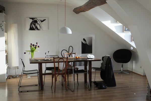 Bel appartement dans quartier central vivant, bien desservi par les transports.  Paris, France appartement lumineux sous les toits Entire rental unit vacation rental 6111714