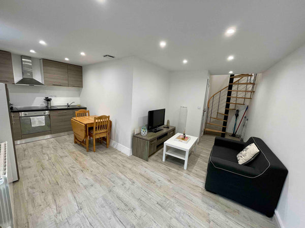 Profitez d'un logement élégant et central à 5 mn à pied de la Basilique de Fourv Lyon, France Loft 5 mn de la Basilique Notre Dame de Fourvière. Entire loft vacation rental 52685735