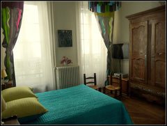 La chambre situé dans un appartement ancien du centre ville, au coeur de la pres  chambre dans appartement,  petit déjeuner compris Private room in rental unit vacation rental 9708881