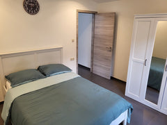 Profitez d'un logement élégant et central. L'appartement se situe en arrière mai  Superbe petit appartement proche du centre Entire rental unit vacation rental 671530620942172722