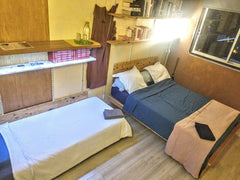 Chambre chez l'habitant de 2 lits à Lyon 5 au dernier étage d'un immeuble de Jea Lyon, France chambre chez l'habitant, 2 lits et petit déjeuner Private room in condo vacation rental 757280595633591824