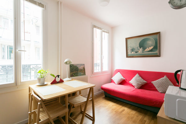 Studio situé dans une rue calme, tout meublé du a au z à 5 minutes du parc monts Paris, France Charmant Studio près du Montsouri Entire rental unit vacation rental 6655942