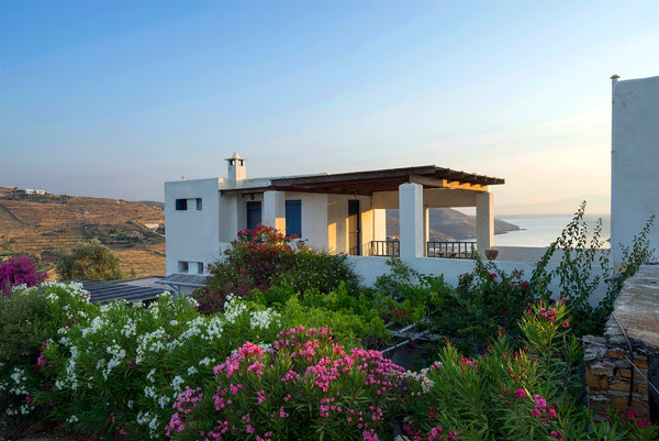 LOVELY VIEW, FURNISHED, 10 MIN FROM MAIN PORT, 1 MAIN BEDROOM 1 WC / SHOWER ROOM Athens, Greece Studio with a fantastic sea view Entire rental unit vacation rental 6283948