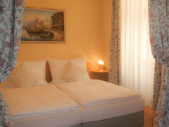 Welcome in your comfortable and exclusive hotel in Vienna city!<br />We are alre  Double Room | Hotel Graf Stadion Room in boutique hotel vacation rental 53472246