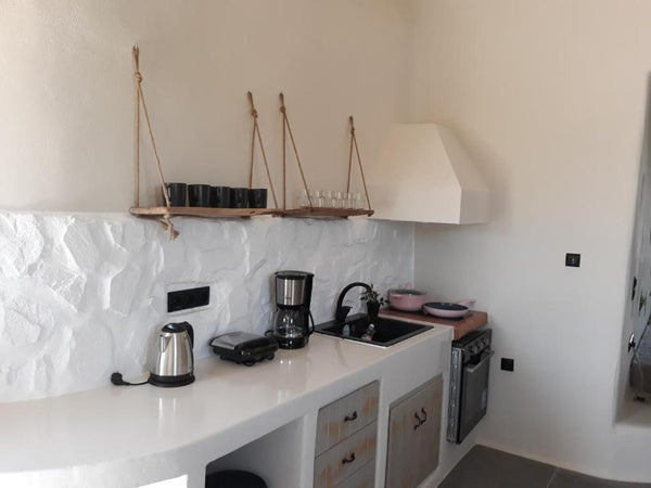 Petite Villa Plaka is located 300 m from Plaka beach, in a quiet area and just 1  Petite Villa Plaka Deluxe Accomodation Entire home vacation rental 41417768