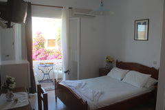 The private room on the 1st floor has a double bed, a private bathroom and a sha  A minute walk to the beach in Paros, Greece. Private room in condo vacation rental 44525607