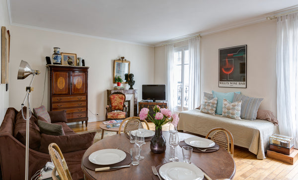 Complimentary pick up from CDG, Orly and all Paris train stations! <br /><br />T Paris, France Spacious Charming Near Eiffel Tower Entire condo vacation rental 2661932