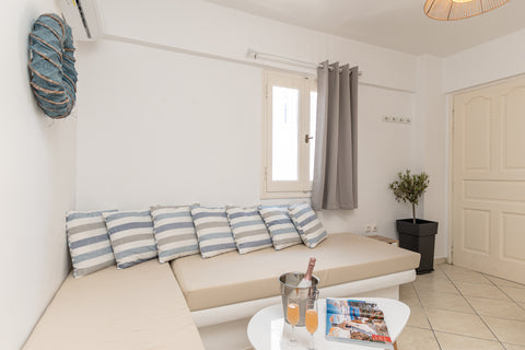 GRotta Carpe Diem is a small quite apartment and fully equipped.<br /><br /><b>L Agia Anna, Greece GRotta Carpe Diem Entire condo vacation rental 607180188516125031