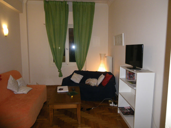 Situated in the heart of the city, this newly-restored 50 square-metre apartment Thessaloniki, Makedonia Thraki, Greece Close to Acropolis, under Lycabettus in city-heart Entire rental unit vacation rental 6725282
