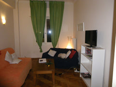 Situated in the heart of the city, this newly-restored 50 square-metre apartment Thessaloniki, Makedonia Thraki, Greece Close to Acropolis, under Lycabettus in city-heart Entire rental unit vacation rental 6725282