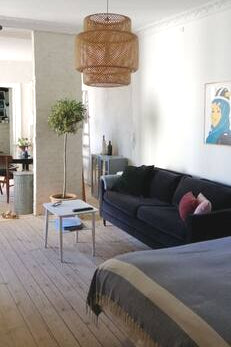Hyggelig 3-værelses lejlighed på Nørrebro. Lejligheden har 2 altaner og stort ba Copenhagen, Denmark Familievenlig bolig til 5 gæster Entire rental unit vacation rental 34366870