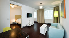 Das Apartment bietet Raum, Schlichtheit, Platz zum Leben und beste Erreichbarkei  Spacious apartment close Metro Entire serviced apartment vacation rental 53409935