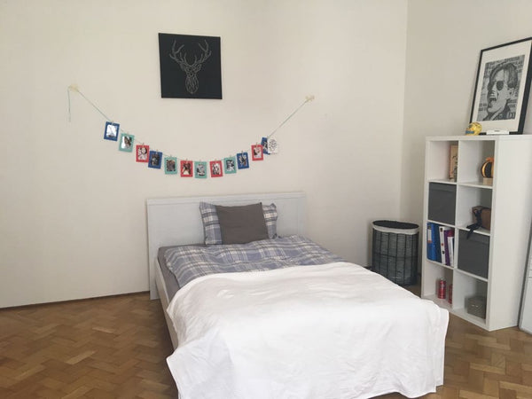In meiner Unterkunft erwartet Dich ein geräumiges 25m2 Zimmer mit Doppelbett (14 Vienna, Austria Spacious room in the heart of Vienna Private room in rental unit vacation rental 25341112