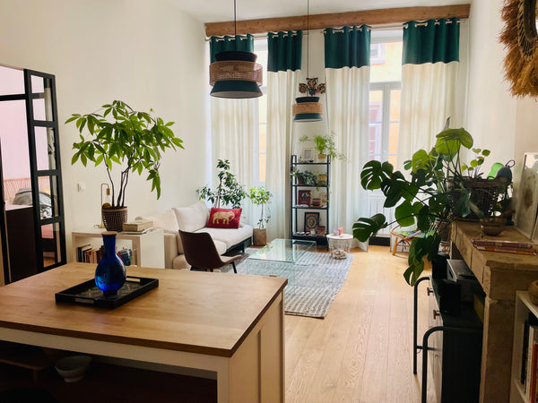 Enjoy stylish and central accommodation.<br />Located in the very charming, typi Lyon, France Calme et sérénité Pentes de La Croix Rousse / LYON Entire rental unit vacation rental 53485577