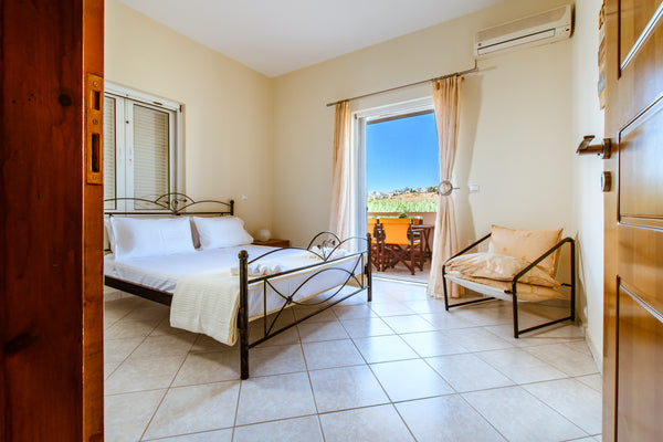 Quiet apartment close to nature but also in the center of Chania (10 minutes fro Ilion, Greece Chania Grand Nature Apartment Entire rental unit vacation rental 45619122