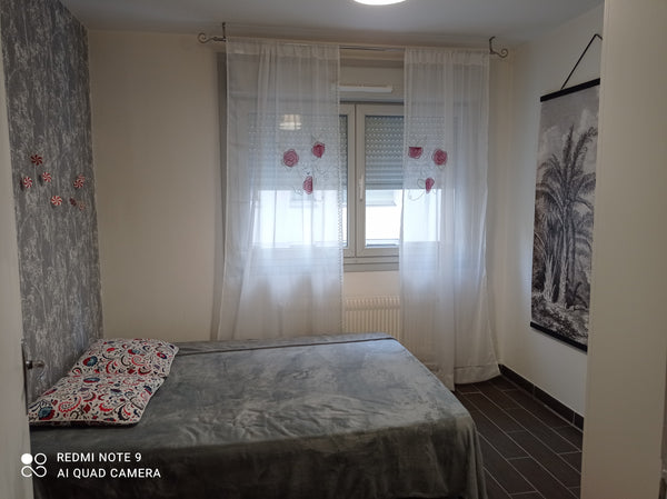 Mon logement  où j'habite, est proche de la Gare Part- Dieu  (à 10 minutes à pie  Appartement près de la gare Part-Dieu Private room in rental unit vacation rental 12895530