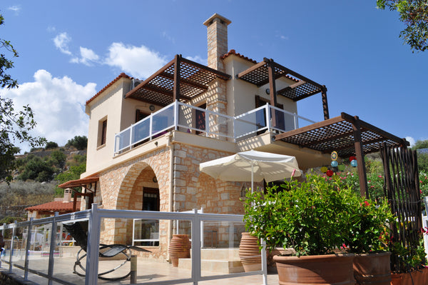 Villa récente en pierre jouissant d'une piscine et d'un jardin privatifs. Au cal Tsivaras, Greece Villa Martine - Tsivaras Entire home vacation rental 3854378
