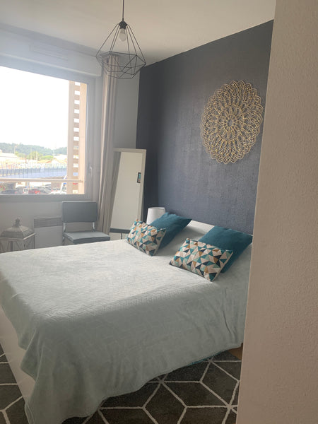 Vous disposez d’une Chambre privée dans notre charmant appartement très bien des Bordeaux, France Charmante chambre privée quartierBordeaux bastide Private room in rental unit vacation rental 41526756