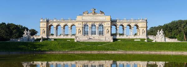 Die Dachterrassenwohnung befindet sich in unmittelbarer Nähe zum Schloß Schönbru Tulln, Austria Visit-Vienna- Bright roof terrace - Gloriette-View Entire condo vacation rental 46997899