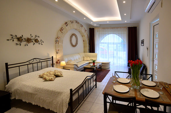 Recently renovated apartment with fully equipped kitchen, 10 minutes walk from t Chania, Greece Petrino House 1 near by Nea Hora beach. Entire home vacation rental 22424011