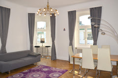 Bright, homely and well kept traditional (Altbau) apartment from 1903. Situtated Vienna, Austria Bright and Spacious 84m², 3 Bedroom Apartment Entire rental unit vacation rental 21858253