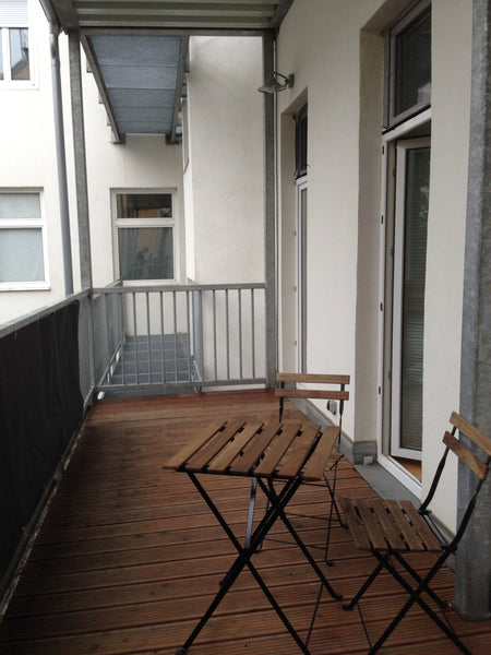 Altbau-Balkon-Whg in Hofruhelage (liegt im Innenhof; kein Verkehr hörbar) mit se Vienna, Austria U-Bahn Nähe, großer Balkon, Whg mit 2 Schlafräumen Entire rental unit vacation rental 20146708