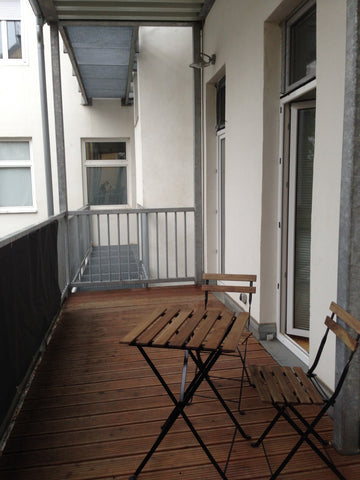 Altbau-Balkon-Whg in Hofruhelage (liegt im Innenhof; kein Verkehr hörbar) mit se Vienna, Austria U-Bahn Nähe, großer Balkon, Whg mit 2 Schlafräumen Entire rental unit vacation rental 20146708
