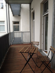 Altbau-Balkon-Whg in Hofruhelage (liegt im Innenhof; kein Verkehr hörbar) mit se Vienna, Austria U-Bahn Nähe, großer Balkon, Whg mit 2 Schlafräumen Entire rental unit vacation rental 20146708