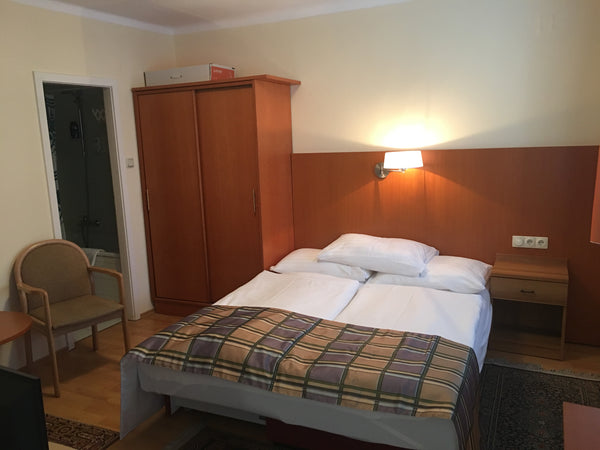 Die Wohnung befindet sich im 6. Bezirk in einer ruhigen Gasse nur wenige Meter v  Apartment in der Barnabitengasse Entire rental unit vacation rental 31371794