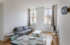 Located in Lyon, France's gastronomical capital, this charming flat is within wa  GuestReady-Spacious apt on slopes of Croix-Rousse Entire rental unit vacation rental 624254131141504490