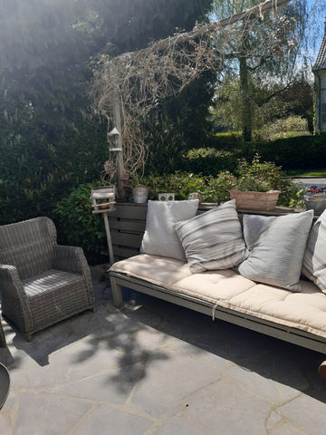 Au Sud de Bruxelles, au carrefour de Uccle, Linkebeek et Beersel, vous attend un  "Green Spirit" chambre double-quartier résidentiel Private room in bed and breakfast vacation rental 23797786