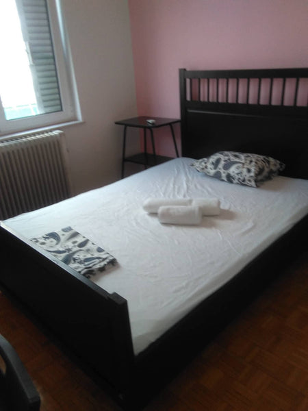 Calm and sunny. Room in a 3 bedrooms shared appartement. The room has double bed Athens, Greece La Reserve Neos Kosmos Uncle's suit ΑΜΑ00000023812 Private room in rental unit vacation rental 27293198