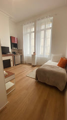 Charmant petit studio indépendant avec grand volume, dans un immeuble de caractè Bordeaux, France Studette Gare St-Jean Entire rental unit vacation rental 580242034722431124