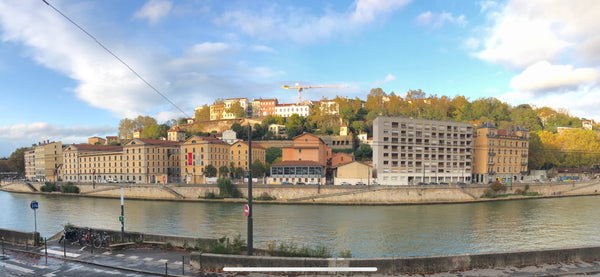 L'appartement est situé dans le centre ville de Lyon, avec une vue sur la Saône. Lyon, France Appartement cosy avec vue sur la Saône Entire rental unit vacation rental 39832683