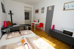 Small studio in the city centre with private bathroom and mini-kitchenette (micr  CITY CENTRE STUDIO 2 Entire rental unit vacation rental 26977624