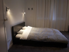 Une chambre au décor moderne et design dans une villa au milieu d'un grand jardi Brussels, Belgium Logement indépendant dans un grand jardin en ville Private room in home vacation rental 33127424