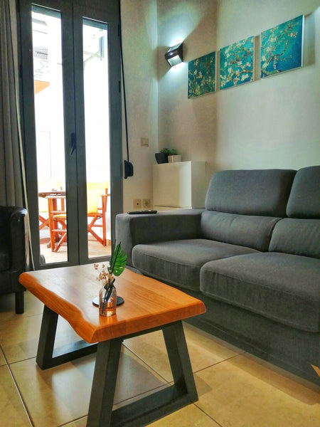 A warm, intimate, refurbished and fully equiped flat in the city center, steps a  Duplex apartment city center Entire rental unit vacation rental 49343472