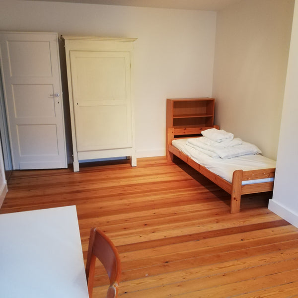 Excellente connexion Internet filaire (400mb/s) ainsi qu'un Wi-Fi.<br />Il n'y a Schaerbeek, Belgium Chambre chez l'habitant Private room in townhouse vacation rental 47447861