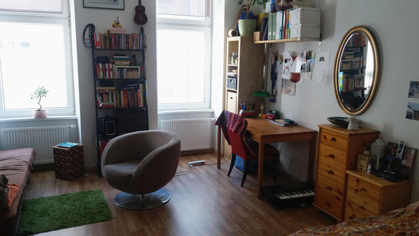 Hallo! Ich vermiete mein schönes, helles, 20 qm großes Zimmer in meiner WG (1 Mi  let´s get comfy Private room in rental unit vacation rental 19246186