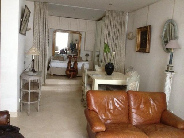 Au coeur du marais, dans un immeuble ancien avec ascenseur, près de la place des Paris, France Paris marais 60 Entire rental unit vacation rental 8804814