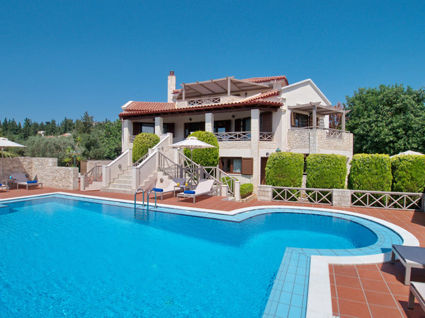 Incredibly spacious, both inside and out and exceptionally well equipped, Villa  Stratford-upon-Avon, United Kingdom Villa Metapothia, Gavalochori, Crete Entire home vacation rental 1129240